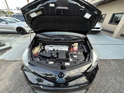 2016 Toyota Prius v Five