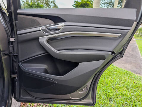 2021 Audi e-tron quattro Premium