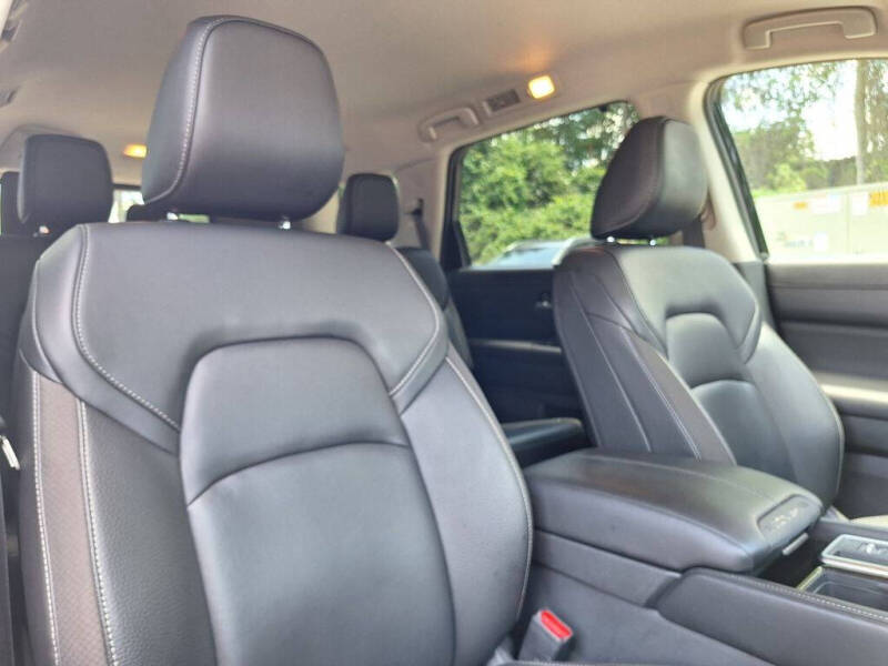 2025 Nissan Pathfinder SL