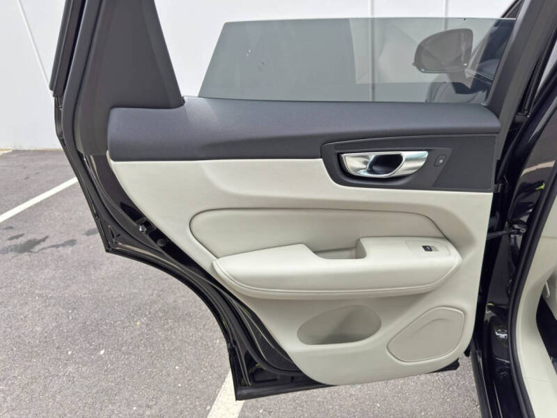 2025 Volvo XC60 T8 Plus Dark Theme