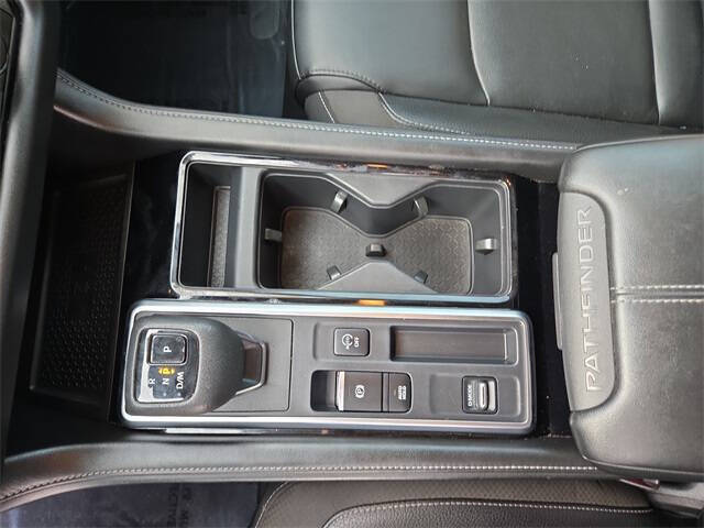 2023 Nissan Pathfinder SL