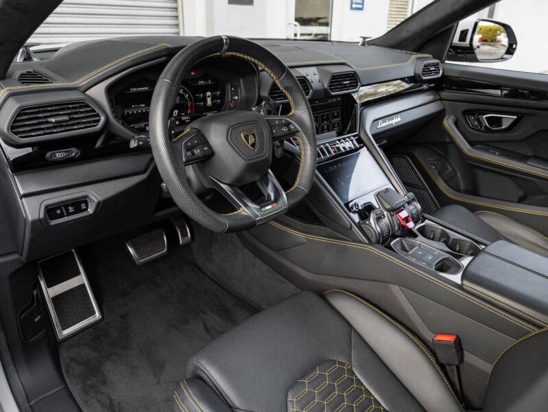 2022 Lamborghini Urus