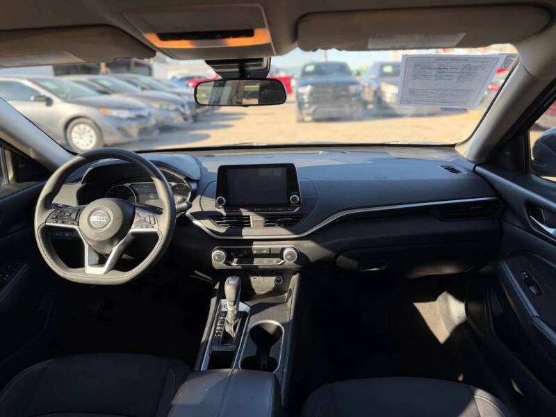 2022 Nissan Altima 2.5 SV