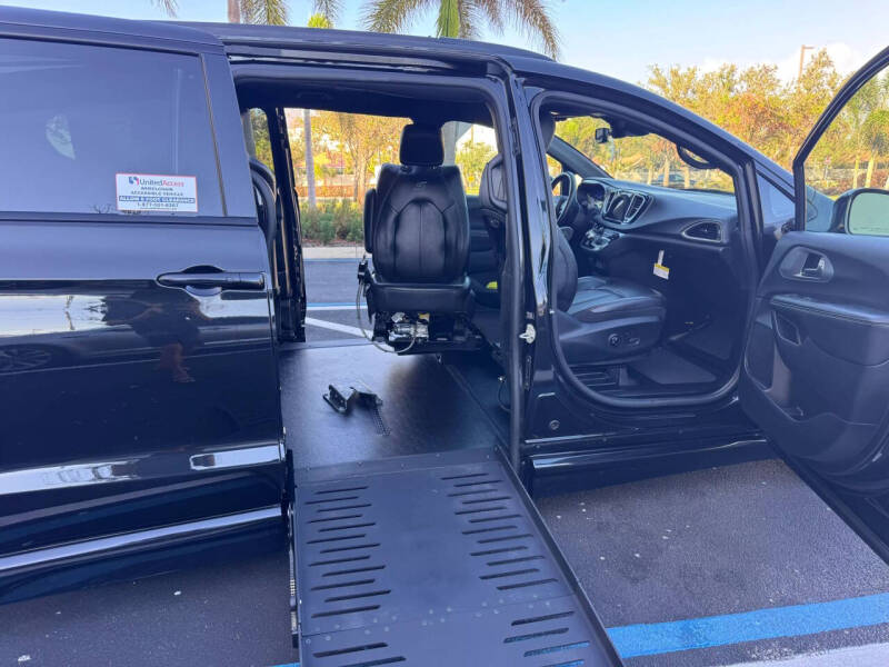 2021 Chrysler Pacifica Touring L