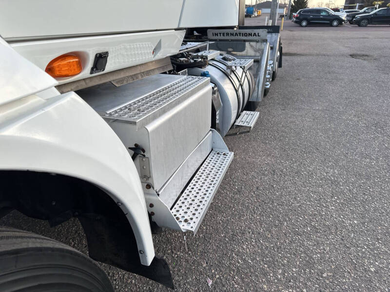 2021 International RH613