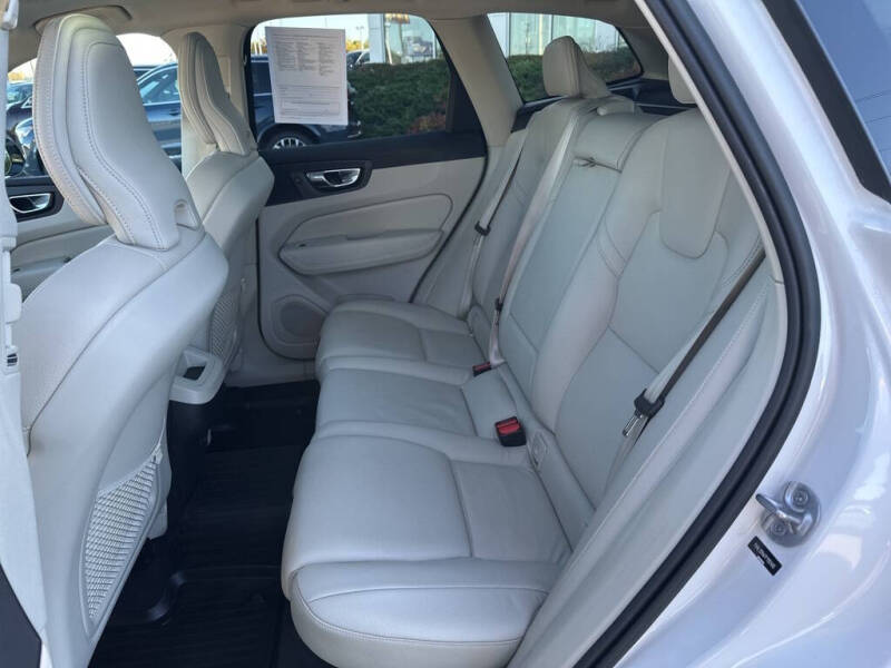 2023 Volvo XC60 B5 Plus Dark Theme