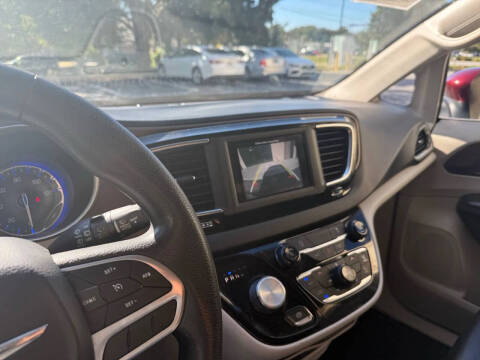 2020 Chrysler Voyager LXi