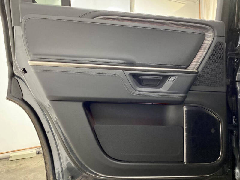 2025 Rivian R1S