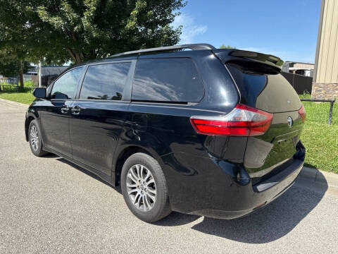 2020 Toyota Sienna XLE Premium 8-Passenger
