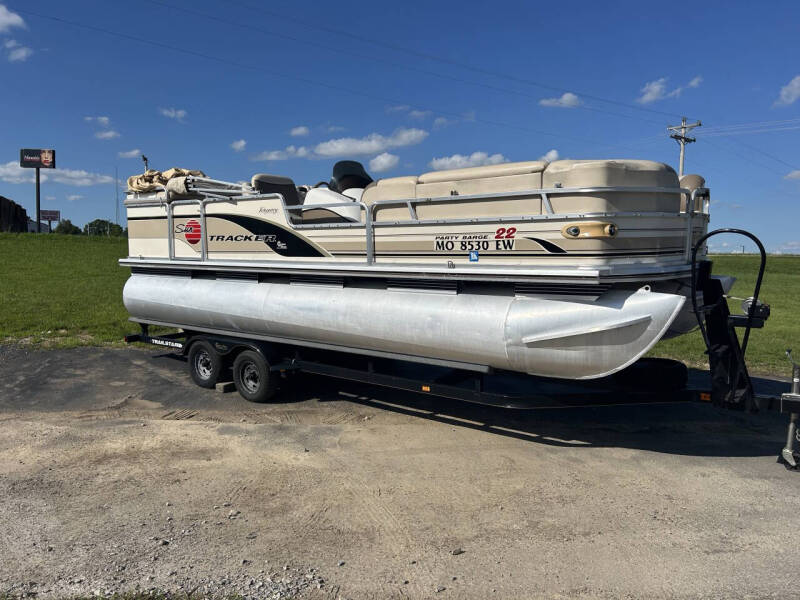 2000 Tracker PARTY BARGE 22