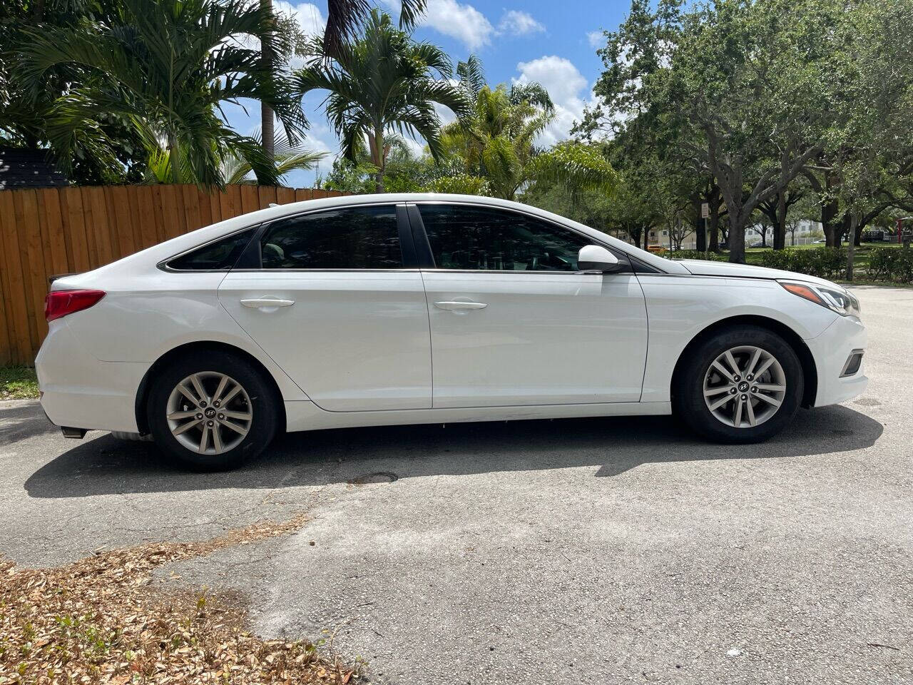 2016 HYUNDAI Sonata Sedan - $10,800