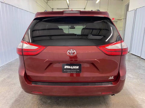 2019 Toyota Sienna LE 7-Passenger