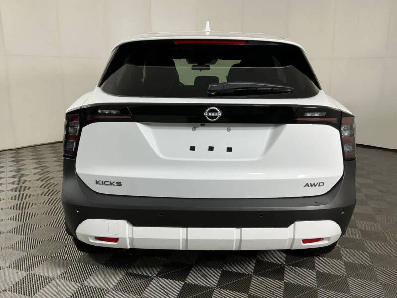 2025 Nissan Kicks SV