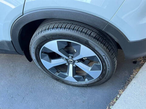 2024 Volvo XC40 B5 Core Dark Theme