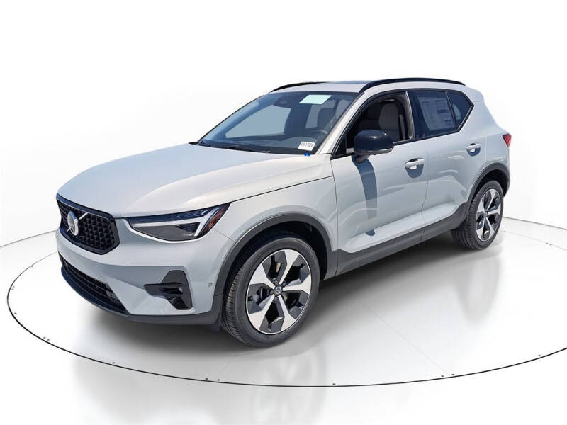 2026 Volvo XC40 B5 Plus
