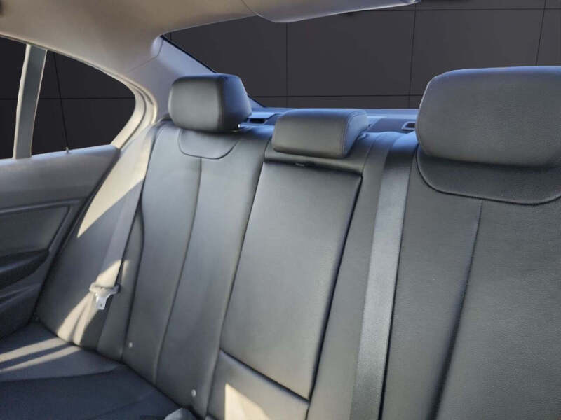 2016 BMW 3 Series 320i