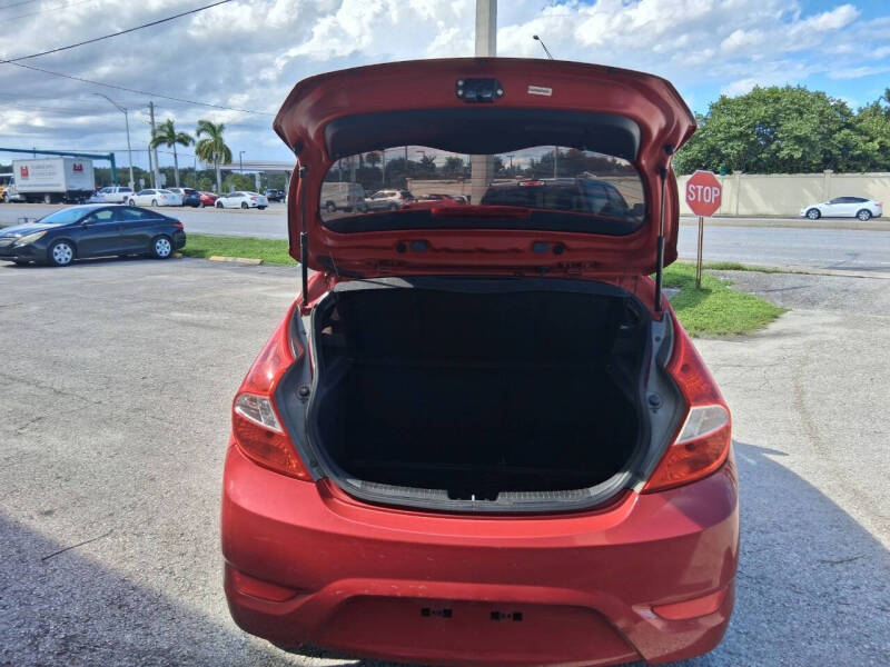 2013 Hyundai Accent SE