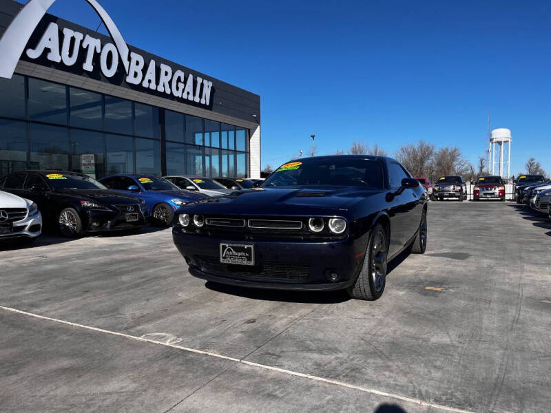 2017 Dodge Challenger SXT's photo