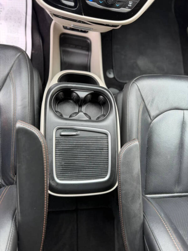 2017 Chrysler Pacifica Touring-L Plus