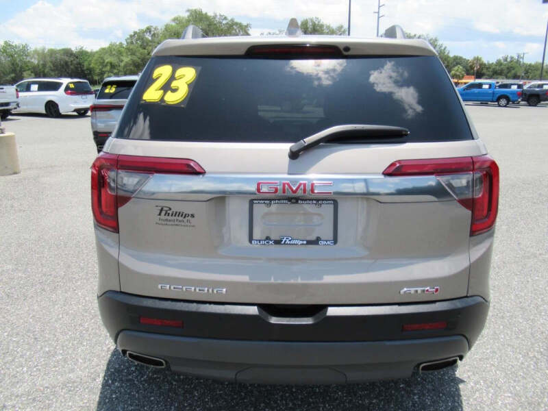 2023 GMC Acadia AT4