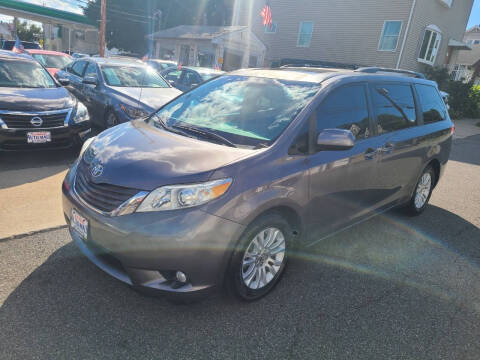 2011 Toyota Sienna XLE 7-Passenger Auto Access Seat