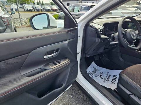 2025 Nissan Kicks SR