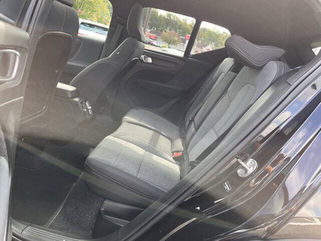 2025 Volvo XC40 B5 Core Bright Theme