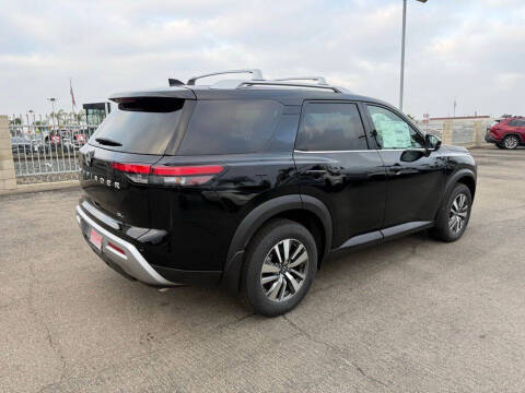 2025 Nissan Pathfinder SL