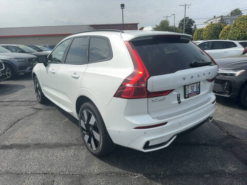 2025 Volvo XC60 T8 Plus Dark Theme