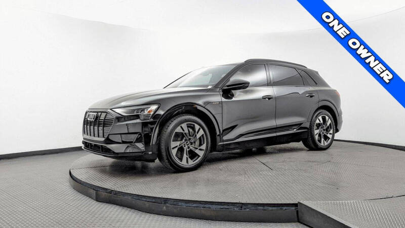 2022 Audi e-tron quattro Premium