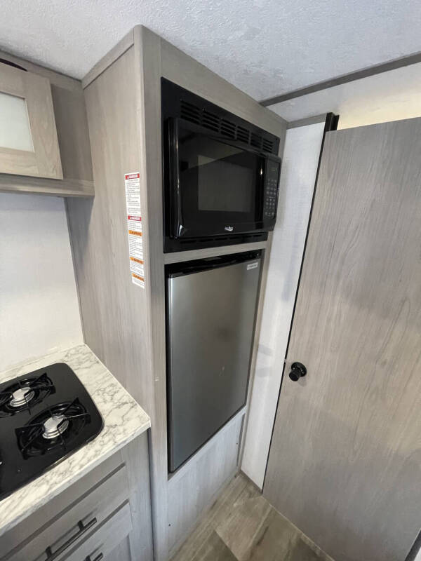 2024 Coleman DUTCHMAN