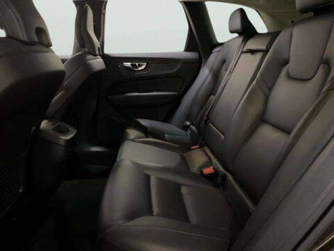 2025 Volvo XC60 B5 Core Dark Theme