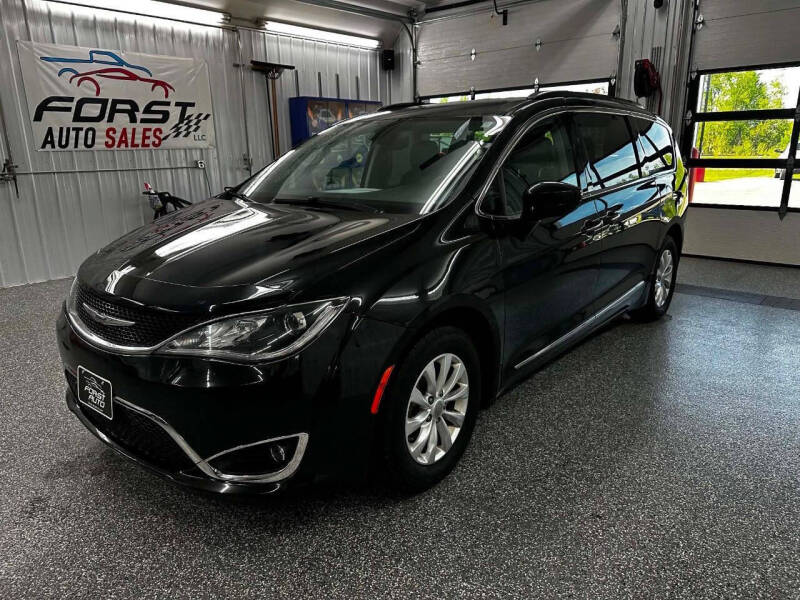 2017 Chrysler Pacifica Touring-L