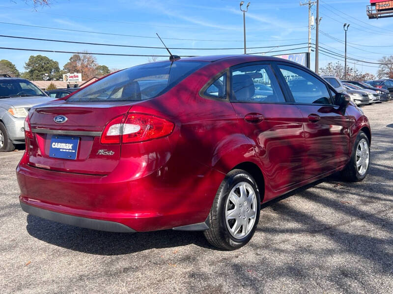 2013 Ford Fiesta SE photo 8