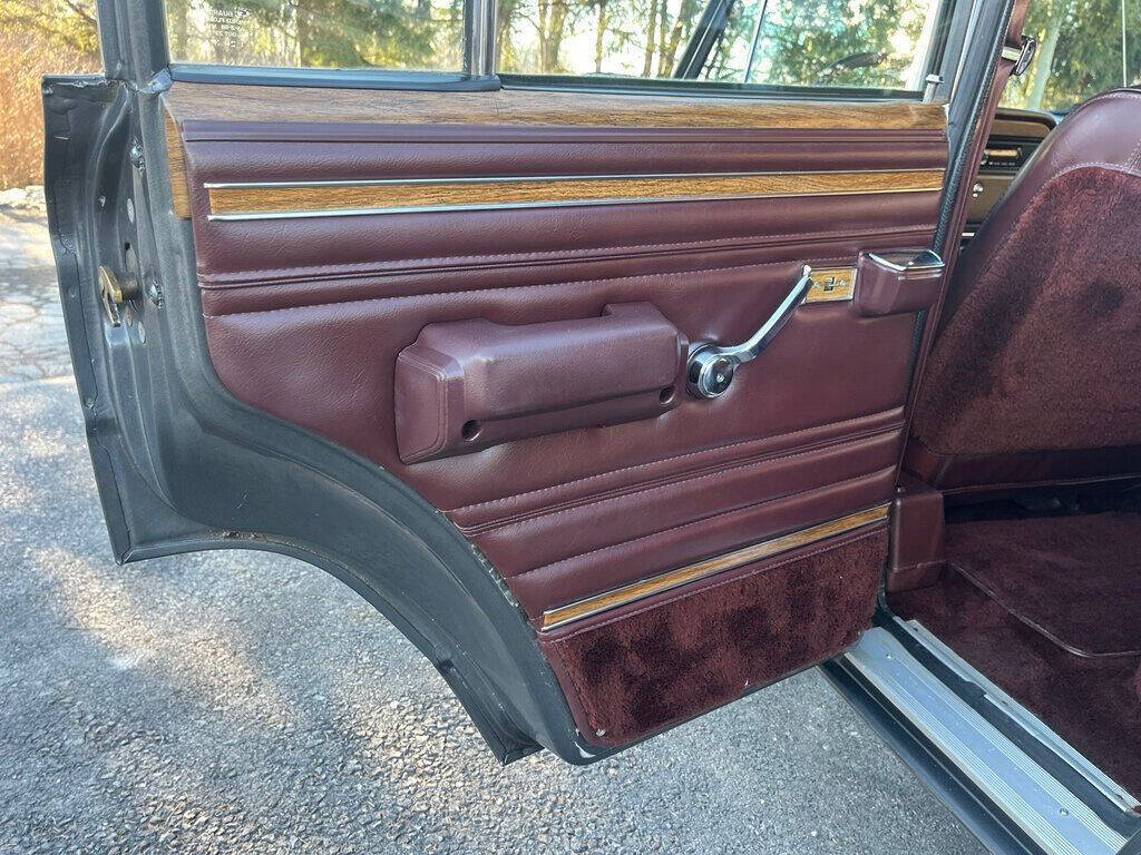 1989 Jeep Grand Wagoneer 70