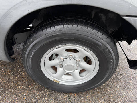 2001 Nissan Frontier XE