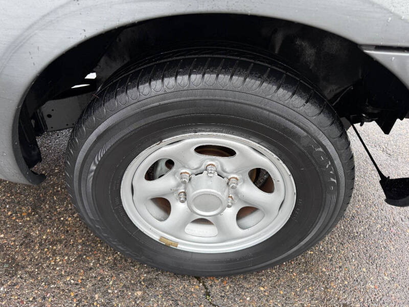 2001 Nissan Frontier XE