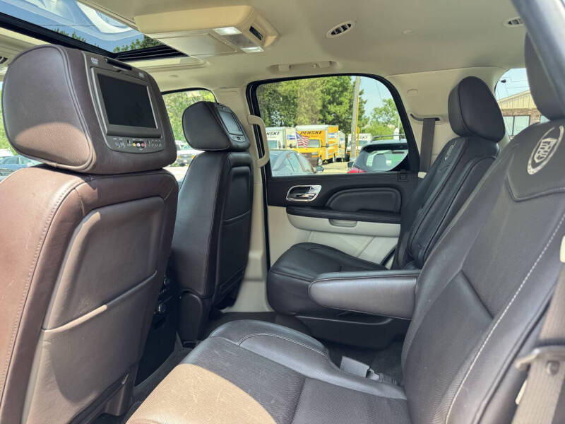 2011 Cadillac Escalade Platinum Edition