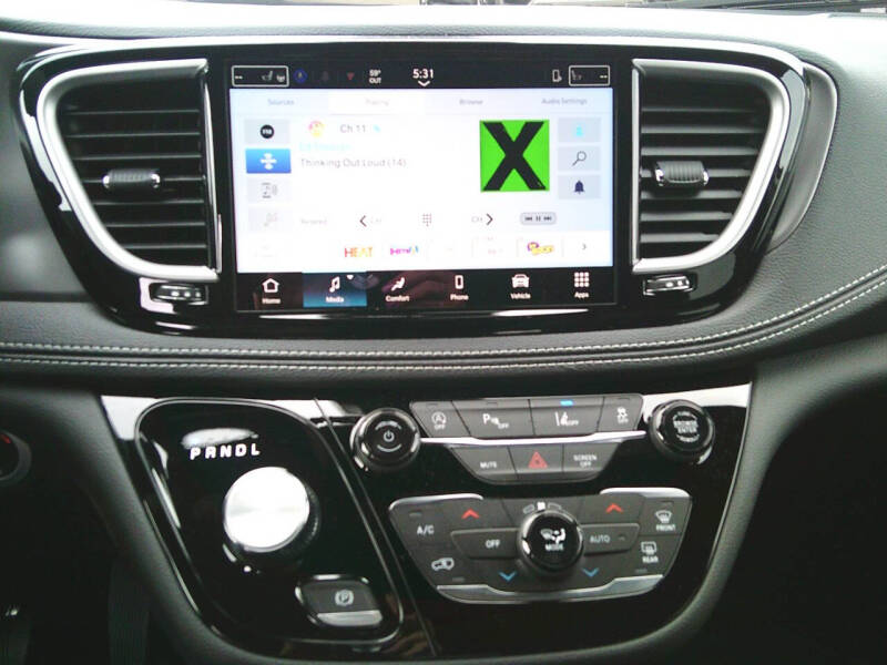 2026 Chrysler Pacifica Select