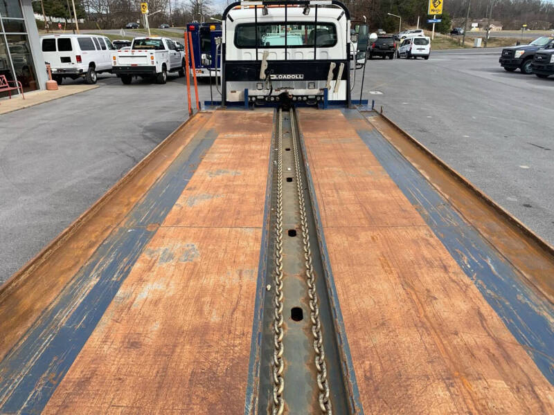 2017 Freightliner M2 106