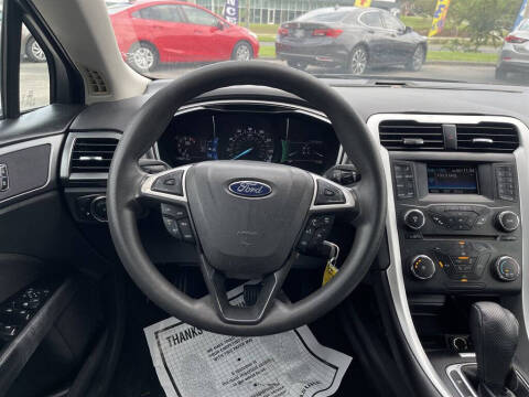 2016 Ford Fusion SE