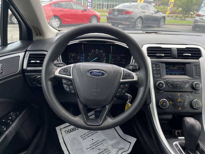 2016 Ford Fusion SE