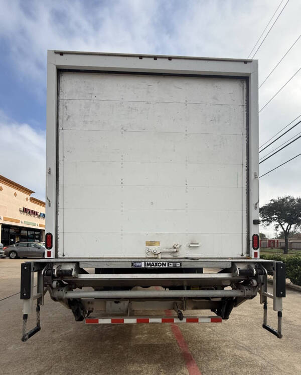 2019 Freightliner M2 106