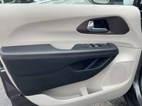 2017 Chrysler Pacifica Touring-L