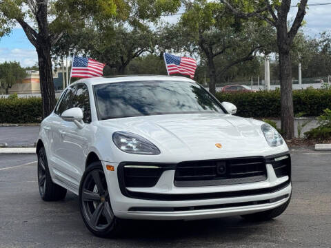 2023 Porsche Macan T