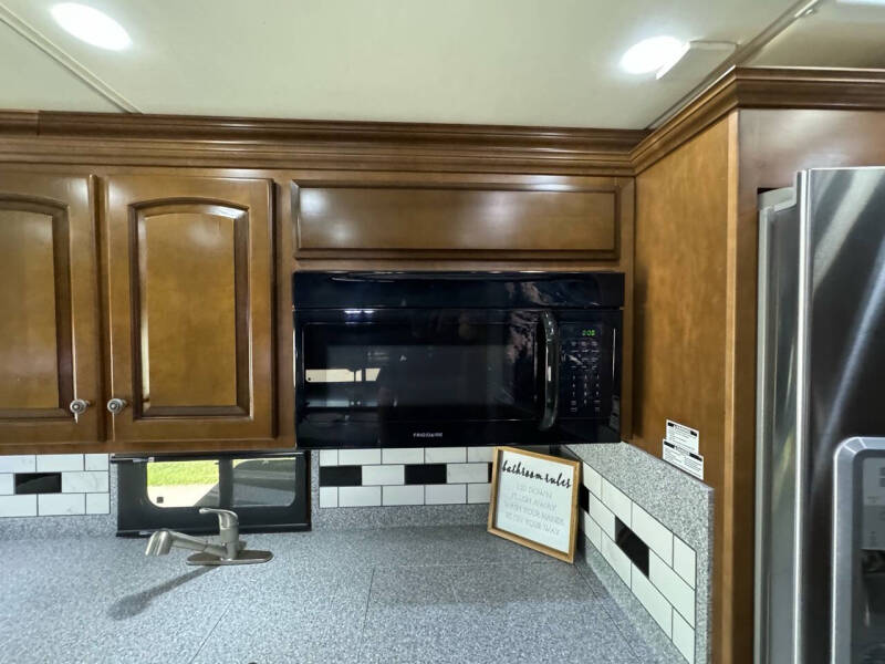 2012 Newmar Dutchstar 4354 ,  450hp, King Bed