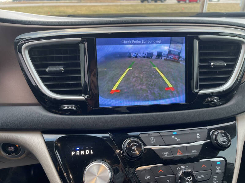 2017 Chrysler Pacifica Touring-L