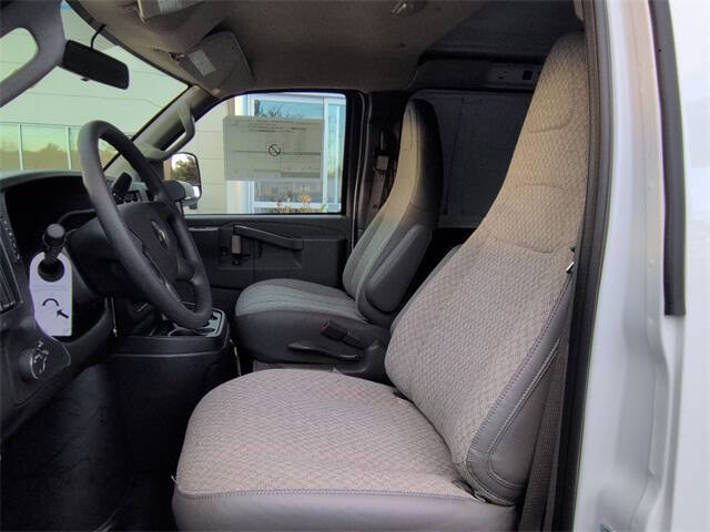 2025 Chevrolet Express 2500