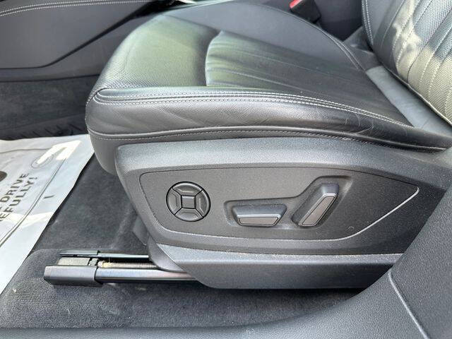 2023 Audi e-tron quattro Premium Plus