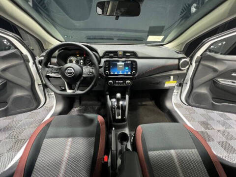 2025 Nissan Versa SR